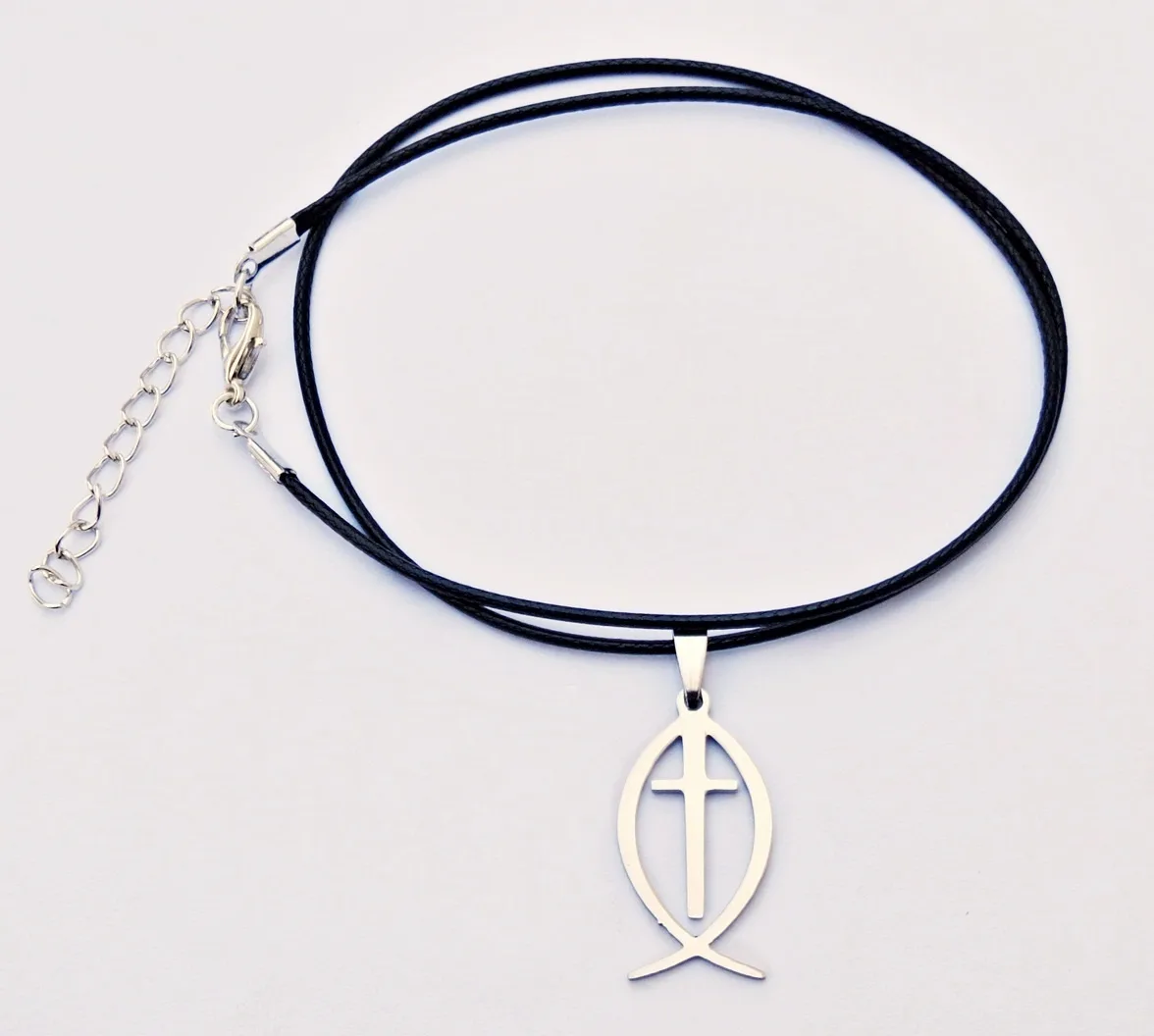 Pez cristiano de metal con collar de colores (Valor por docena)