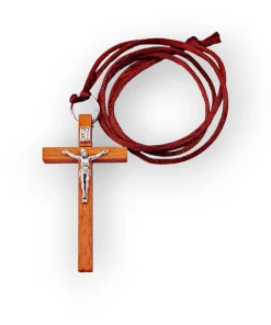 Crucifijo de madera con cordón