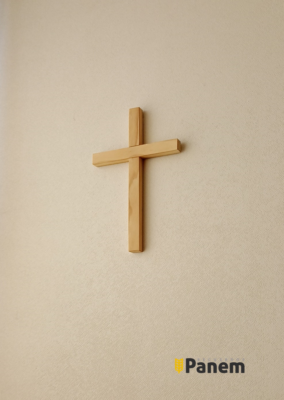Crucifijo de madera con cordón - Recuerdos Panem