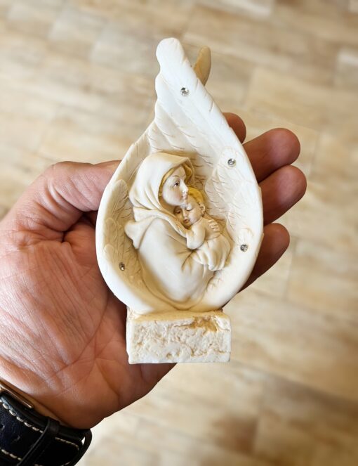 Estatuilla Jesús y María cubiertos por alas - Imagen 2